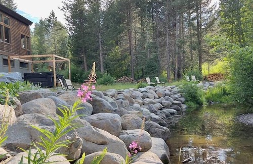 Alpine Meadows Chalet De Esquí | Groups! Peep Our Groovy Green Creekside Chalet w/ Parking for 8 Cars! Wow!