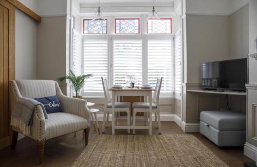 Worthing Apartamento | Grove Apartment with Free on street Parking
