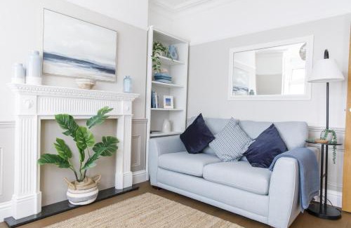 Worthing Apartamento | Grove Apartment with Free on street Parking