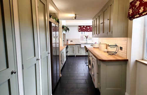 Egremont Cabaña | GROVE HOUSE, pet friendly, with hot tub in Egremont, Cumbria