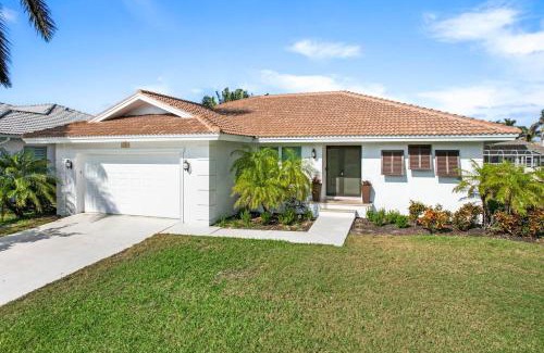 Marco Island Casa | Grove Marco 3BR Waterfront Home Heated Pool & Dock