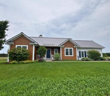 Baileys Harbor Casa | Grove Road Home - Private 5 Acres, Fire Pit, Spacious Retreat, Dog-F