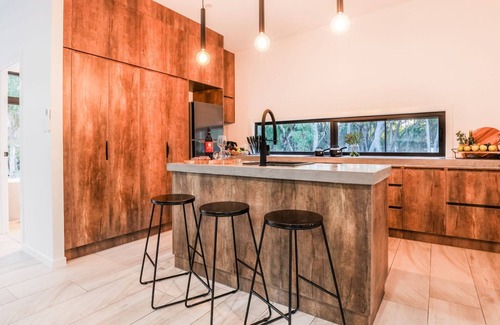 Agnes Water Casa | GROVE SUNRISE AT 1770 - modern holiday home set amongst natural & peaceful bushland