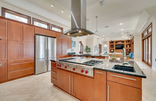 Groveland Casa | Groveland Home w/ Pool: Luxurious Lakefront Oasis!