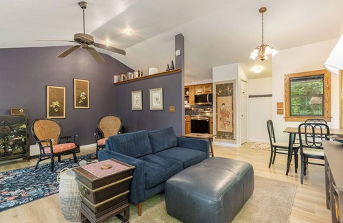 Glenville Casa | Grumble Grove – A Cozy Treehouse Retreat Near Lake Glenville