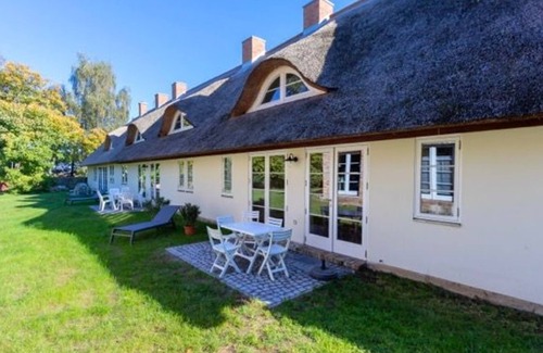 Lassan Apartamento | Grüne Kate- small apartment for up to 6 people; sep. SZ, kitchen, garden - cottage at the swan pond