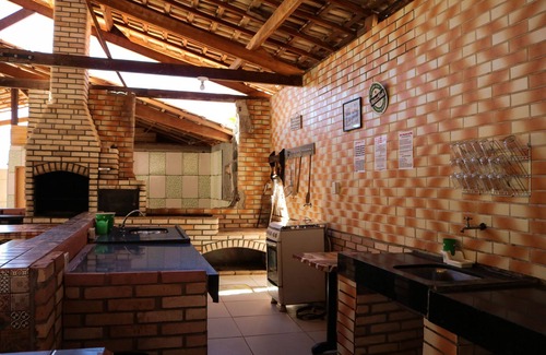 Santa Branca Casa | 02 CASAS, PISCINA CALENTADA, CAMPO, JUEGOS, SALÓN, TRILHA, GOURMET, TV PAGA, BARZINHO