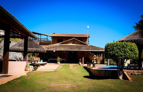 Santa Branca Casa | 02 CASAS, PISCINA CALENTADA, CAMPO, JUEGOS, SALÓN, TRILHA, GOURMET, TV PAGA, BARZINHO
