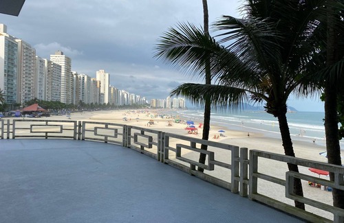 Vila Luis Antonio Apartamento | Guarujá Apartment, Building on the Waves, Pitangueiras Beach, Pé na Areia