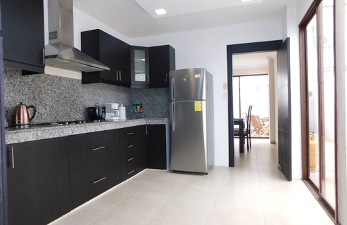 Guayaquil Apartamento | Guayaquil casa Esmeralda amplia excelente sector privado muy seguro & comercial