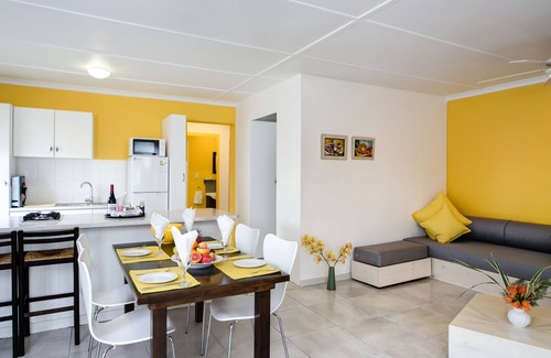Robertson Casa | GUBAS DE HOEK meet eat sleep