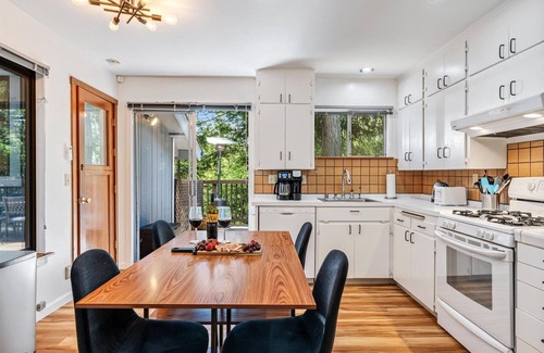 Guerneville Casa | Guerneville Escape:Top of Redwoods!Contemporary & Magical Vibe!lHtTb/WIFI/Pup