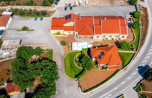 Lozovac Cama Y Desayuno | Guest Accommodation Atrium Gulin