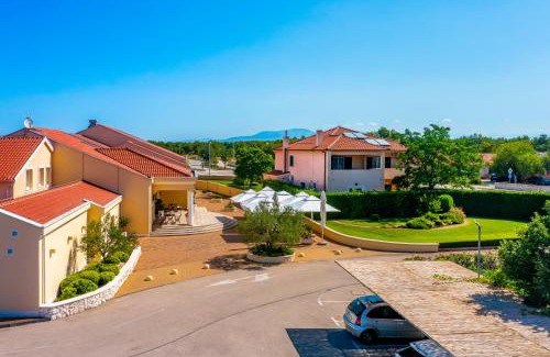 Lozovac Cama Y Desayuno | Guest Accommodation Atrium Gulin