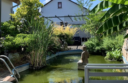 Dudenhofen Apartamento | Guest apartment near Speyer with beautiful terrace by the koi pond