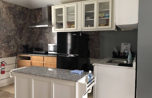 Northampton Apartamento | Guest Apt with ATTACHED Bath and PRIVATE Entrance RUSTIC Nonsmoking SUITE