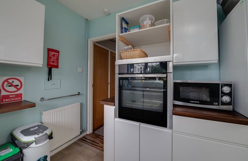 Felpham Casa | Guest Bungalow Getaway in the Quaint and Historic seaside Village of Felpham