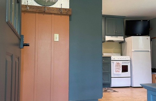 Tryon Cabina | Guest Cabin at Good Earth Farm - 12 mins to TIEC