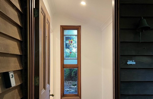Mount Pleasant Cabina | Guest Cabin in Forest Close to Beach & City Centre