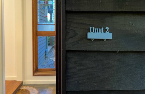 Mount Pleasant Cabina | Guest Cabin in Forest Close to Beach & City Centre