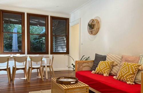 Mount Pleasant Cabina | Guest Cabin in Forest Close to Beach & City Centre