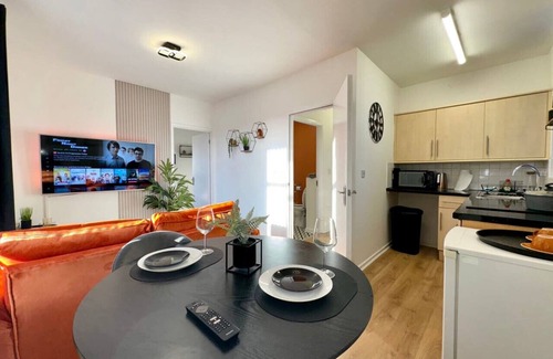 Cradley Apartamento | Guest Choice! Apartment Smart Tv Parking Sofa Bed