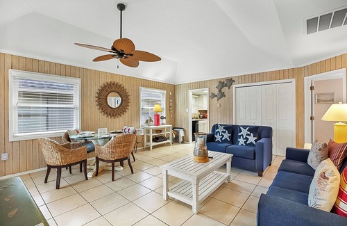 Myrtle Beach Cabaña | Guest Cottage 77-G: 2 BR, 2.5 BA Cottage in Myrtle Beach, Sleeps 7