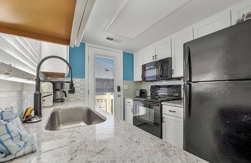 Myrtle Beach Cabaña | Guest Cottage 77-G: 2 BR, 2.5 BA Cottage in Myrtle Beach, Sleeps 7