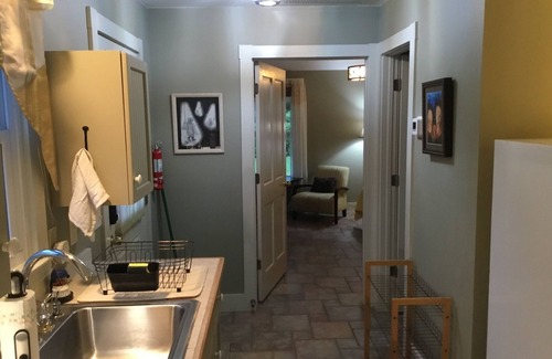 Colonial Oaks Cabaña | Guest Cottage En Permacultura Homestead