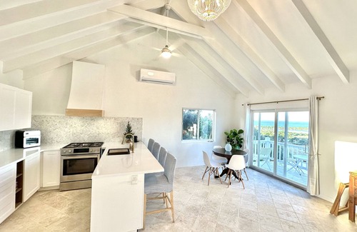 Testman Cabaña | Guest Cottage in Beach Community near golf, marina and tennis.