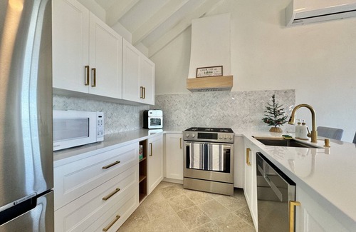 Testman Cabaña | Guest Cottage in Beach Community near golf, marina and tennis.