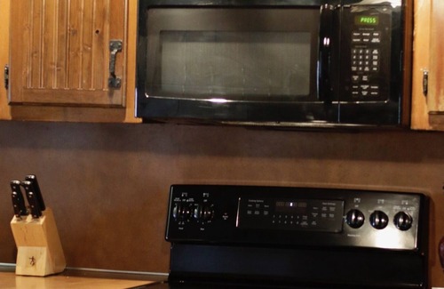 Sutherlin Cabaña | Guest Cottage near VIR and Hyco Lake