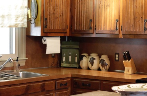 Sutherlin Cabaña | Guest Cottage near VIR and Hyco Lake