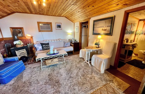 Standish Cabaña | Guest Cottage on an Estate Property w/330 ft waterfront, & 3 sandy beaches.