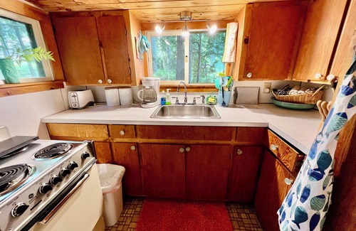 Standish Cabaña | Guest Cottage on an Estate Property w/330 ft waterfront, & 3 sandy beaches.