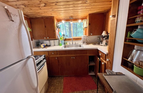 Standish Cabaña | Guest Cottage on an Estate Property w/330 ft waterfront, & 3 sandy beaches.