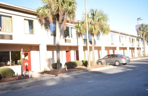 Brunswick Hotel | Guest Cottages & Suites, Brunswick GA
