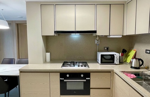 Downtown Apartamento | [Guest Favorite] Premium Modern 3-bedroom apartment by Jeju Airport