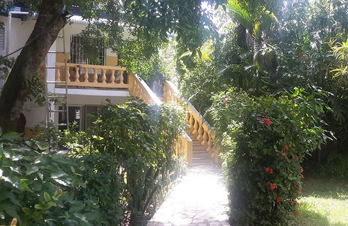 Los Charamicos Apartamento | Guest-friendly 3BD condo, steps from Sosua beach