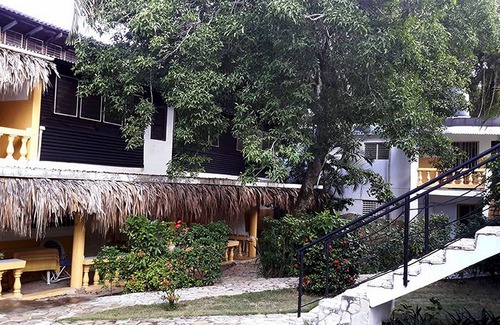 Los Charamicos Apartamento | Guest-friendly 3BD condo, steps from Sosua beach