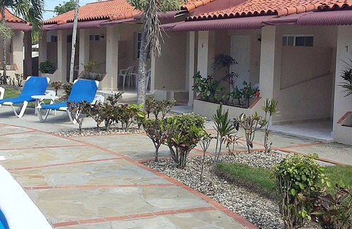 Playa Chiquita Apartamento | Guest-friendly hotel room, pool/TV/billiard /AC, free breakfast/shuttle bus!