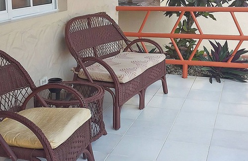 Playa Chiquita Apartamento | Guest-friendly hotel room, pool/TV/billiard /AC, free breakfast/shuttle bus!