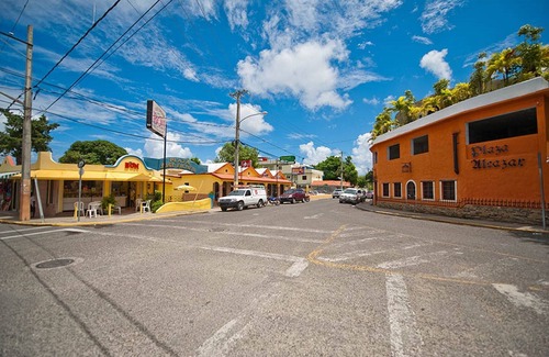 Villas Ana Maria Apartamento | Guest-friendly Luxury hotel room in central Sosua, with private bar