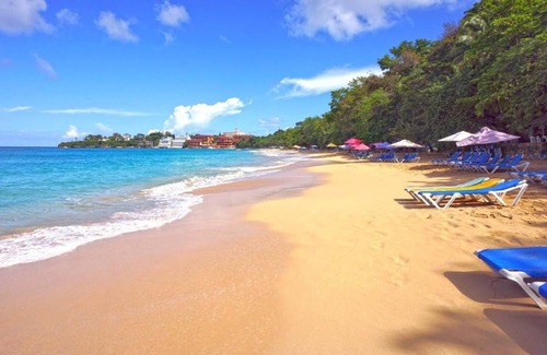 Villas Ana Maria Apartamento | Guest-friendly Luxury hotel room in central Sosua, with private bar
