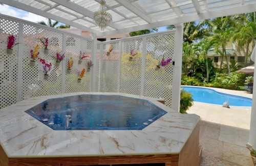 Villas Ana Maria Villa | Villa para huéspedes con piscina privada en el corazón de Sosua, ideal para fiestas
