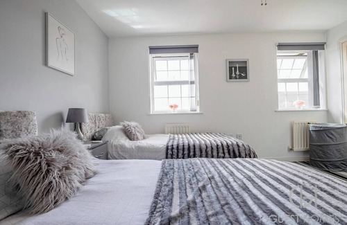 South Ferriby Casa | Guest Homes | 5 Bed Home in Brough