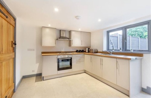 Leominster Casa | Guest Homes | 87 Bridge Street