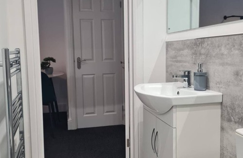 Pontrilas Apartamento | Guest Homes | Foregate Studio