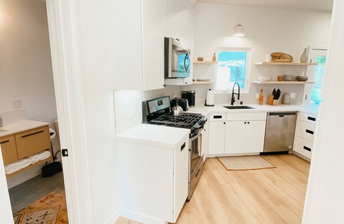 Alta Mesa Casa | Guest house 1 mi. to State St. & beach! Mountain views, BBQ, fire pit, patio