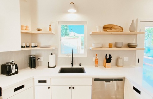 Alta Mesa Casa | Guest house 1 mi. to State St. & beach! Mountain views, BBQ, fire pit, patio